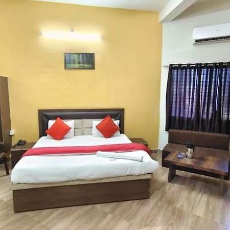 Hotel Shivanjali Palace Ujjain Buitenkant foto
