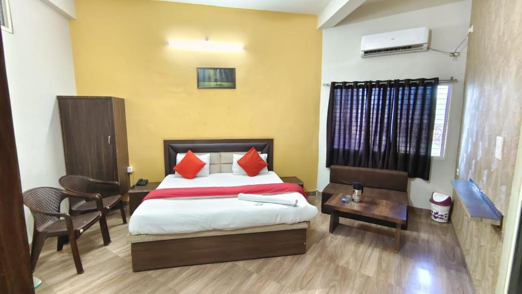Hotel Shivanjali Palace Ujjain Buitenkant foto