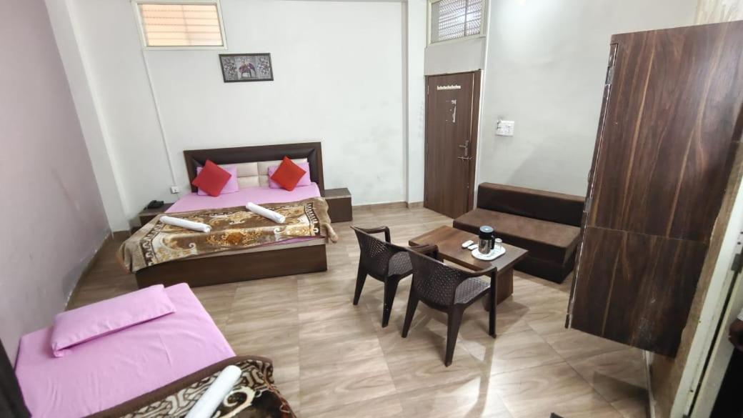 Hotel Shivanjali Palace Ujjain Buitenkant foto