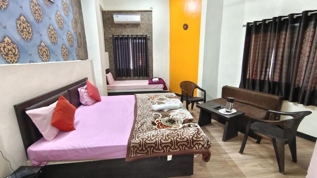 Hotel Shivanjali Palace Ujjain Buitenkant foto