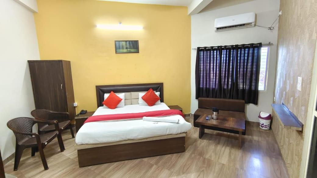 Hotel Shivanjali Palace Ujjain Buitenkant foto
