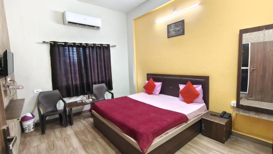 Hotel Shivanjali Palace Ujjain Buitenkant foto