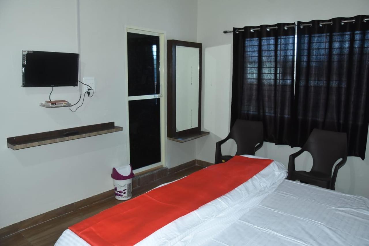 Hotel Shivanjali Palace Ujjain Buitenkant foto