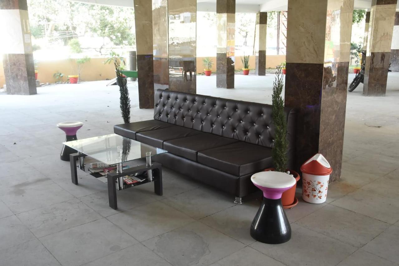 Hotel Shivanjali Palace Ujjain Buitenkant foto