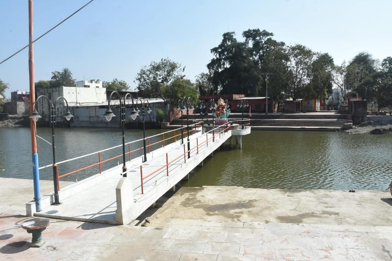 Hotel Shivanjali Palace Ujjain Buitenkant foto