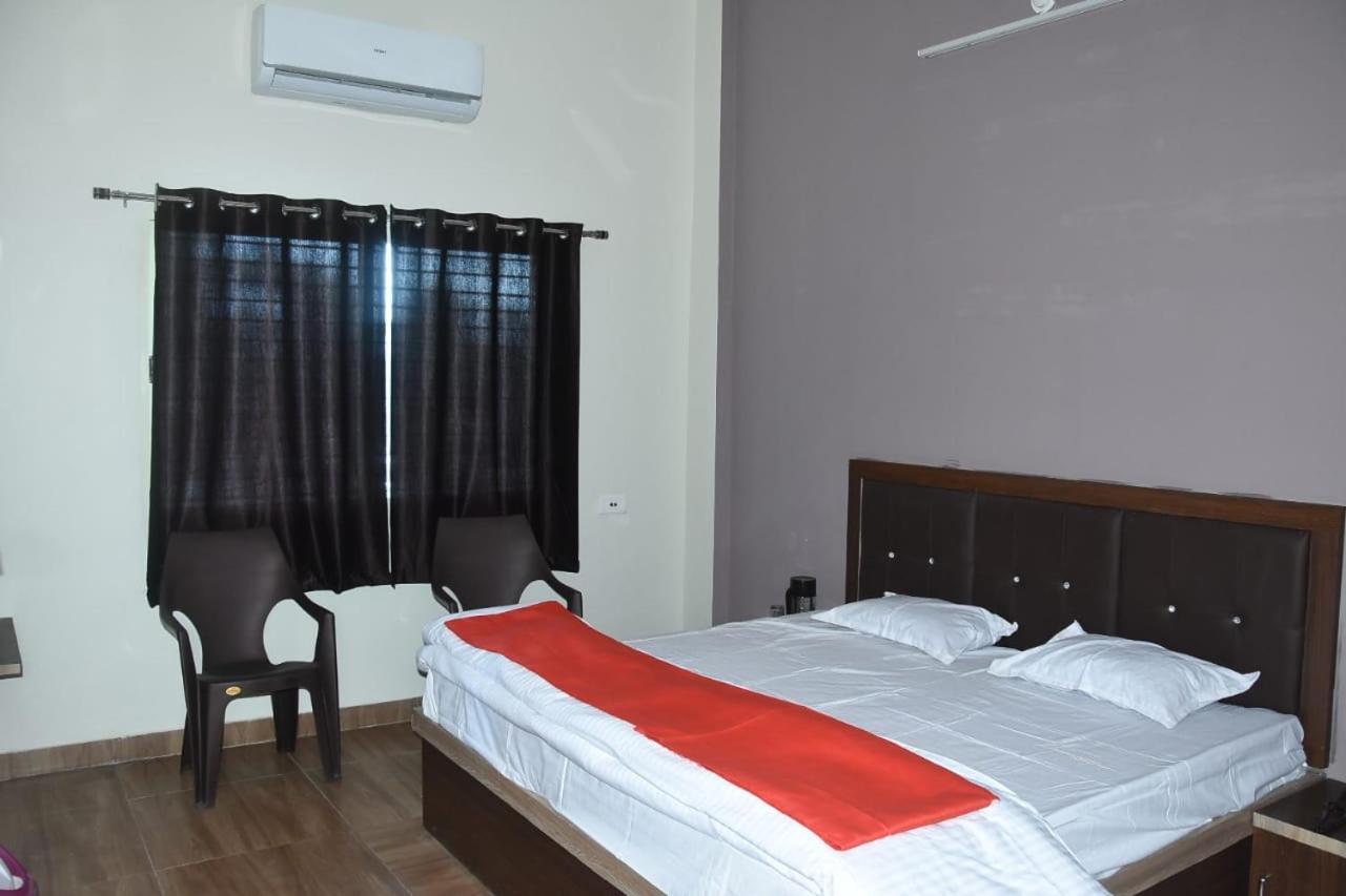 Hotel Shivanjali Palace Ujjain Buitenkant foto