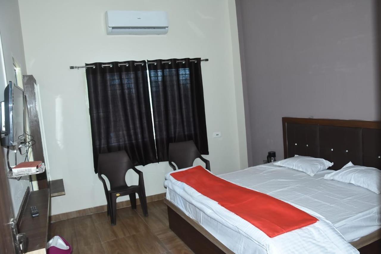 Hotel Shivanjali Palace Ujjain Buitenkant foto